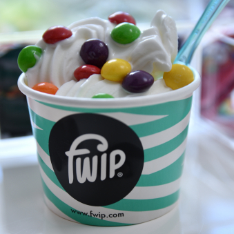 Frozen Yoghurt mit Toppings Frozen Yoghurt
